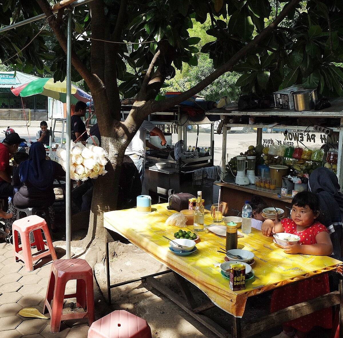 Suasana Mie Kocok Mang Nanang Tea